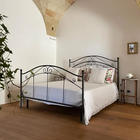 Just Steps From Roman Amphitheater Апартаменты